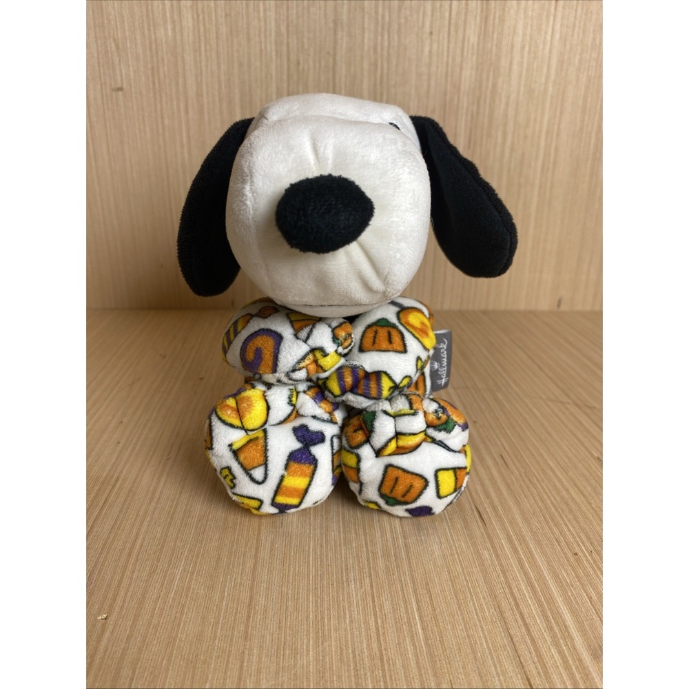 Hallmark Peanuts Halloween Floppy Snoopy Laying Down Plush Candy Autumn Fall
